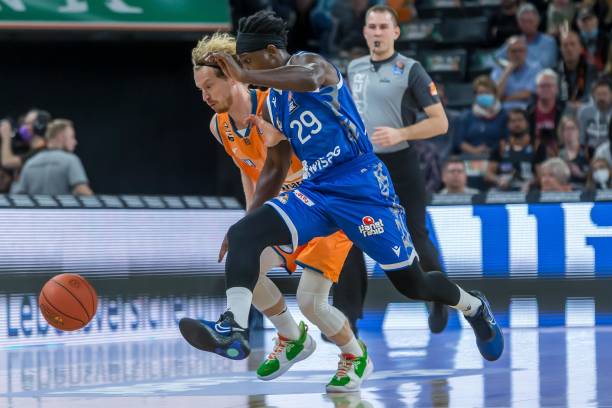 积极寻求新 积极寻求新